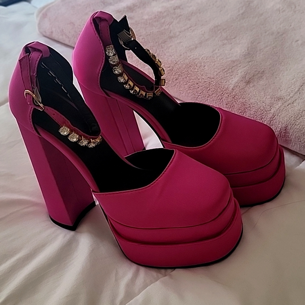 High heels pink shoes size 6